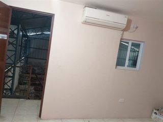 Foto 4 de Galpón Y Ferreteria De Venta Zona Centro Quinindé Y/T