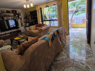 Foto 2 de Amplia Casa En Venta – Independencia