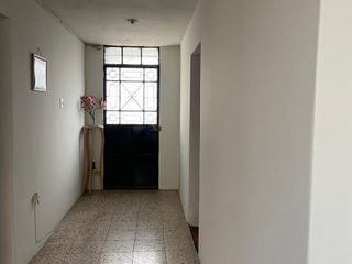 Foto 4 de Vendo Casa como terreno en Avenida principal y esquina en Mariano Melgar