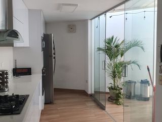 Foto 3 de vendo linda casa en quinta privada  parte baja de cayma $ 230,000 negociable
