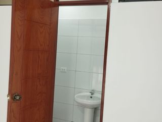 Foto 8 de ALQUILO LOCAL COMERCIAL/OFICINA /ALAMACEN EN LOS OLIVOS 20M2