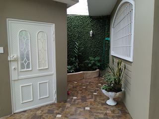 Foto 3 de Casa de venta La Garzota 3, 4 dormitorios, 2 parqueos, Norte de Guayaquil.