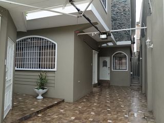 Foto 2 de Casa de venta La Garzota 3, 4 dormitorios, 2 parqueos, Norte de Guayaquil.