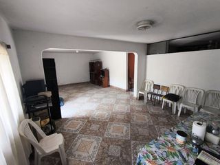 Foto 1 de se vende casa como terreno en Carabaylllo de 260 M2