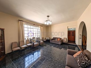 Foto 4 de ¡Casa en Esquina! 255m² de Terreno en Urb. Los Gladiolos – Pueblo Libre