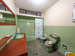 Foto 8 de ¡Casa en Esquina! 255m² de Terreno en Urb. Los Gladiolos – Pueblo Libre