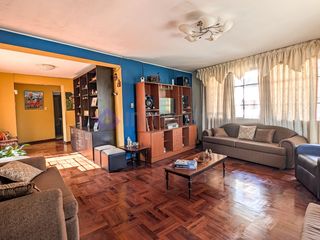 Foto 12 de ¡Casa en Esquina! 255m² de Terreno en Urb. Los Gladiolos – Pueblo Libre