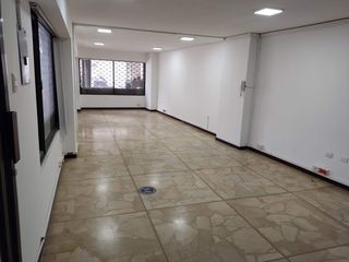 Foto 7 de LOCAL COMERCIAL U OFICINA CON MEZZANINE EN ARRIENDO 
SECTOR MAÑOSCA Y 10 DE AGOSTO