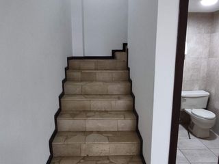 Foto 5 de LOCAL COMERCIAL U OFICINA CON MEZZANINE EN ARRIENDO 
SECTOR MAÑOSCA Y 10 DE AGOSTO