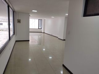 Foto 4 de LOCAL COMERCIAL U OFICINA CON MEZZANINE EN ARRIENDO 
SECTOR MAÑOSCA Y 10 DE AGOSTO