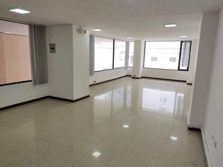 Foto 6 de LOCAL COMERCIAL U OFICINA CON MEZZANINE EN ARRIENDO 
SECTOR MAÑOSCA Y 10 DE AGOSTO