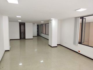 Foto 3 de LOCAL COMERCIAL U OFICINA CON MEZZANINE EN ARRIENDO 
SECTOR MAÑOSCA Y 10 DE AGOSTO