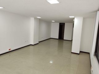Foto 2 de LOCAL COMERCIAL U OFICINA CON MEZZANINE EN ARRIENDO 
SECTOR MAÑOSCA Y 10 DE AGOSTO