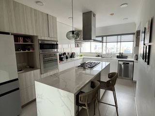 Foto 11 de Venta Dúplex de lujo con terraza de 63 m², jacuzzi y vista panorámica al Golf de San Isidro
