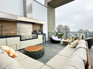 Foto 4 de Venta Dúplex de lujo con terraza de 63 m², jacuzzi y vista panorámica al Golf de San Isidro
