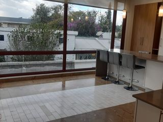 Foto 2 de ARRIENDO SUITE 72 M2, CON ESTUDIO, PISCINA, CUMBAYÁ