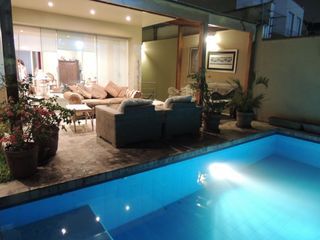 Foto 2 de Venta excelente casa en Las Lagunas con 4 a 5 Dormitorios y Suite Privada con Acceso Independiente, Terraza, Piscina y BBQ