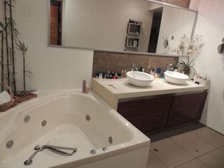 Foto 13 de Venta excelente casa en Las Lagunas con 4 a 5 Dormitorios y Suite Privada con Acceso Independiente, Terraza, Piscina y BBQ