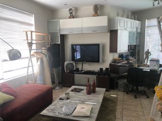 Foto 18 de Venta excelente casa en Las Lagunas con 4 a 5 Dormitorios y Suite Privada con Acceso Independiente, Terraza, Piscina y BBQ
