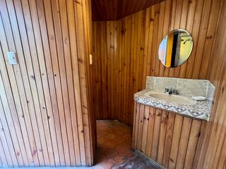 Foto 6 de Venta Exclusiva: Casa en Excelente Ubicación de Surco, Ideal para Proyecto Inmobiliario o Vivir – Con Piscina, Terraza y BBQ