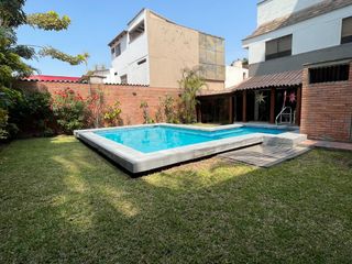 Foto 5 de Venta Exclusiva: Casa en Excelente Ubicación de Surco, Ideal para Proyecto Inmobiliario o Vivir – Con Piscina, Terraza y BBQ