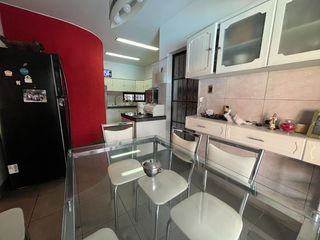 Foto 8 de Venta Exclusiva: Casa en Excelente Ubicación de Surco, Ideal para Proyecto Inmobiliario o Vivir – Con Piscina, Terraza y BBQ