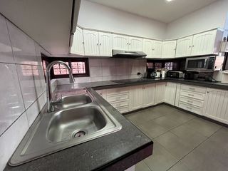 Foto 9 de Venta Exclusiva: Casa en Excelente Ubicación de Surco, Ideal para Proyecto Inmobiliario o Vivir – Con Piscina, Terraza y BBQ