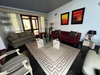 Foto 11 de Venta Exclusiva: Casa en Excelente Ubicación de Surco, Ideal para Proyecto Inmobiliario o Vivir – Con Piscina, Terraza y BBQ