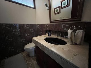 Foto 14 de Venta Exclusiva: Casa en Excelente Ubicación de Surco, Ideal para Proyecto Inmobiliario o Vivir – Con Piscina, Terraza y BBQ