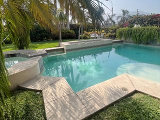 Foto 4 de Venta Exclusiva Casa de Lujo en Rinconada del Lago – Elegancia, Luz Natural y Confort con Piscina y Terraza