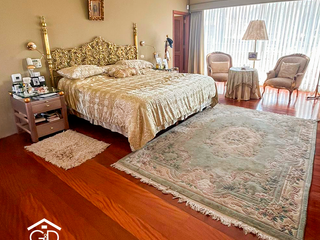 Foto 13 de Venta Exclusiva Casa de Lujo en Rinconada del Lago – Elegancia, Luz Natural y Confort con Piscina y Terraza
