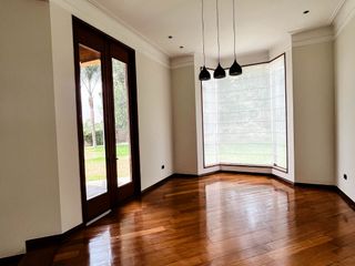 Foto 6 de Venta Excepcional en La Planicie, La Molina – Casa de 2500m² con Piscina, Cava y Potencial para Nuevo Proyecto