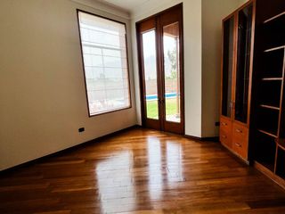 Foto 5 de Venta Excepcional en La Planicie, La Molina – Casa de 2500m² con Piscina, Cava y Potencial para Nuevo Proyecto