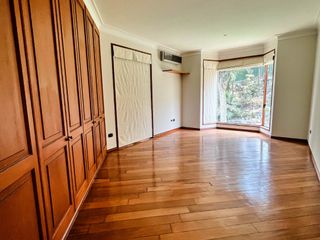 Foto 10 de Venta Excepcional en La Planicie, La Molina – Casa de 2500m² con Piscina, Cava y Potencial para Nuevo Proyecto