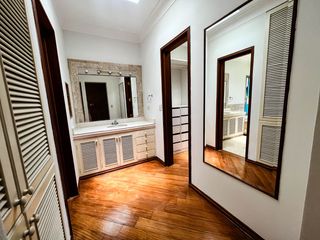 Foto 13 de Venta Excepcional en La Planicie, La Molina – Casa de 2500m² con Piscina, Cava y Potencial para Nuevo Proyecto