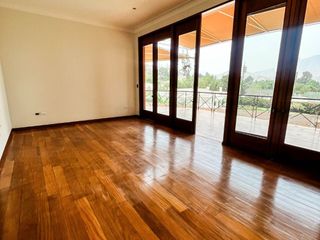 Foto 2 de Venta Excepcional en La Planicie, La Molina – Casa de 2500m² con Piscina, Cava y Potencial para Nuevo Proyecto