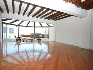Foto 1 de Espacio y Estilo: Hermosa Casa Rústica Moderna en Alquiler
