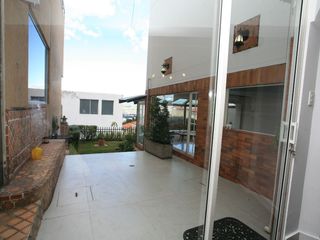 Foto 8 de Espacio y Estilo: Hermosa Casa Rústica Moderna en Alquiler