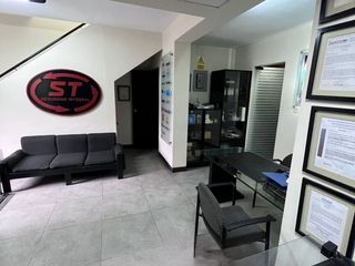 Foto 6 de Edificio Comercial en Esquina en Av. El Ejército cuadra 5.