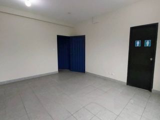 Foto 9 de Edificio Comercial en Esquina en Av. El Ejército cuadra 5.