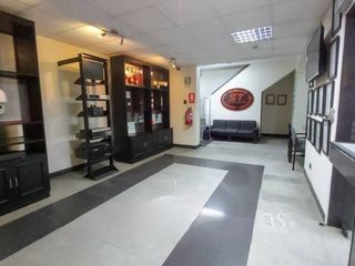 Foto 16 de Edificio Comercial en Esquina en Av. El Ejército cuadra 5.