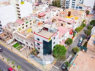 Foto 1 de Edificio Comercial en Esquina en Av. El Ejército cuadra 5.