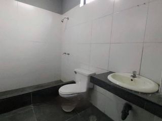 Foto 23 de Edificio Comercial en Esquina en Av. El Ejército cuadra 5.