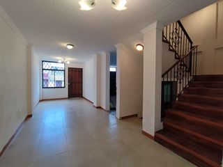 Foto 1 de CASA DE VENTA EN CARAPUNGO 4 HABITACIONES QUITO - ECUADOR