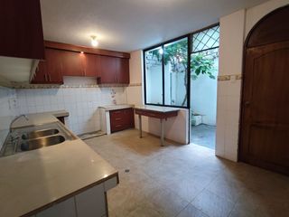 Foto 4 de CASA DE VENTA EN CARAPUNGO 4 HABITACIONES QUITO - ECUADOR