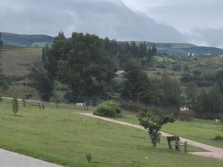 Foto 7 de ESPECTACULAR TERRENO DE VENTA EN CHECA. CERCA DEL AEROPUERTO DE QUITO.
