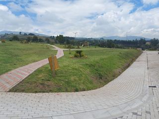 Foto 9 de ESPECTACULAR TERRENO DE VENTA EN CHECA. CERCA DEL AEROPUERTO DE QUITO.