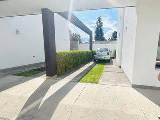 Foto 7 de Casa en renta Tumbaco Ilaló 3 dormitorio c/u con su baño completo