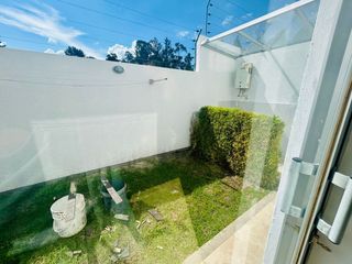 Foto 9 de Casa en renta Tumbaco Ilaló 3 dormitorio c/u con su baño completo