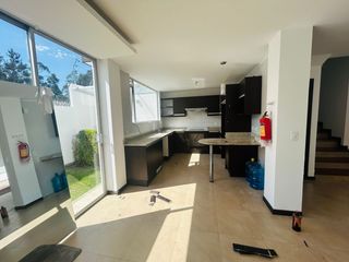 Foto 10 de Casa en renta Tumbaco Ilaló 3 dormitorio c/u con su baño completo
